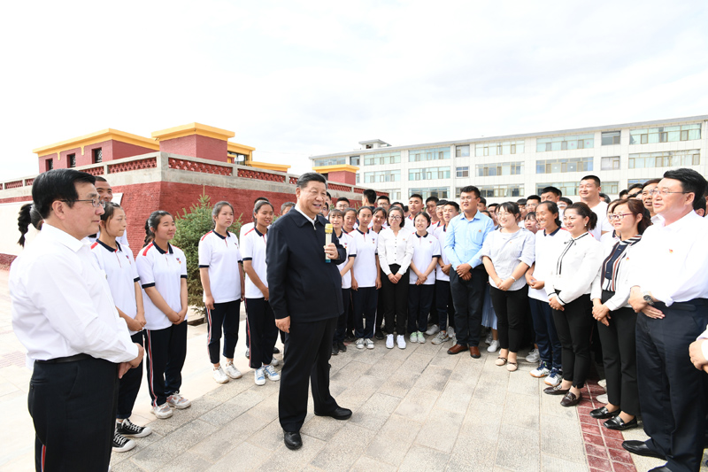 8月19日至22日，中共中央總書記、國家主席、中央軍委主席習近平在甘肅考察。這是20日下午，習近平在張掖市山丹培黎學校同師生親切交流。