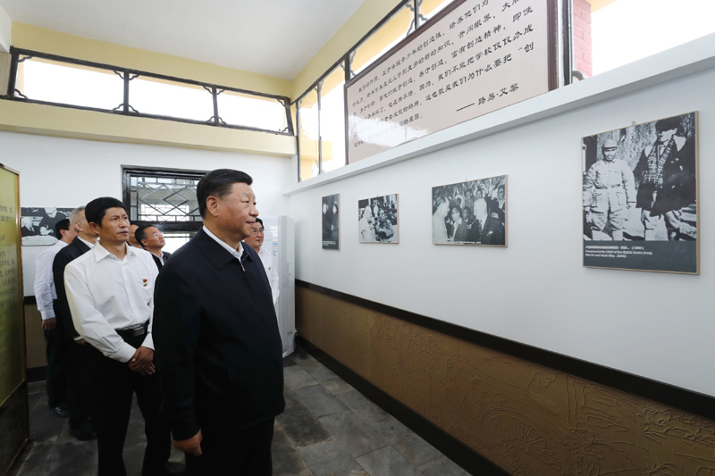 8月19日至22日，中共中央總書記、國家主席、中央軍委主席習近平在甘肅考察。這是20日下午，習近平在張掖市山丹培黎學校參觀學校創(chuàng)辦人路易·艾黎故居。