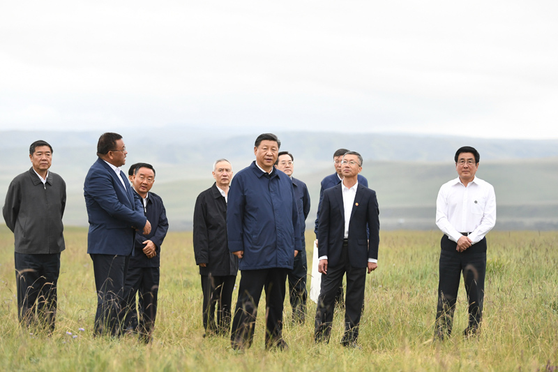 8月19日至22日，中共中央總書記、國家主席、中央軍委主席習近平在甘肅考察。這是20日下午，習近平在中農發(fā)山丹馬場有限責任公司一場考察，實地了解祁連山生態(tài)環(huán)境恢復和保護情況。
